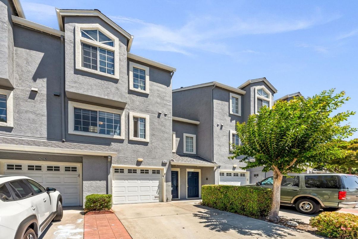 Attached, Exterior, Facade, Rowhouse