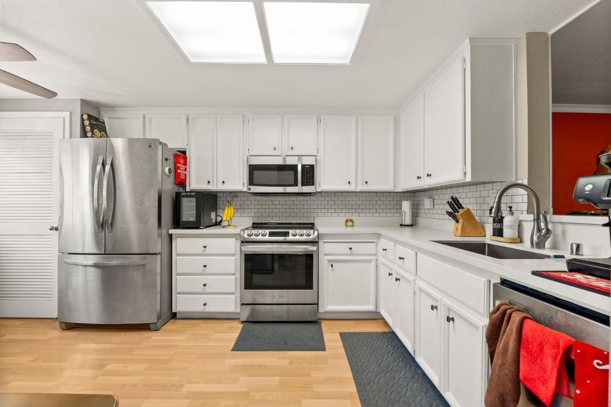 Interior, Kitchen, Stainless Steel Appliances, Wood Texture Flooring