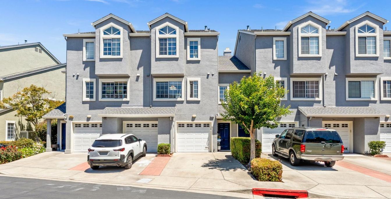 Attached, Exterior, Facade, Rowhouse