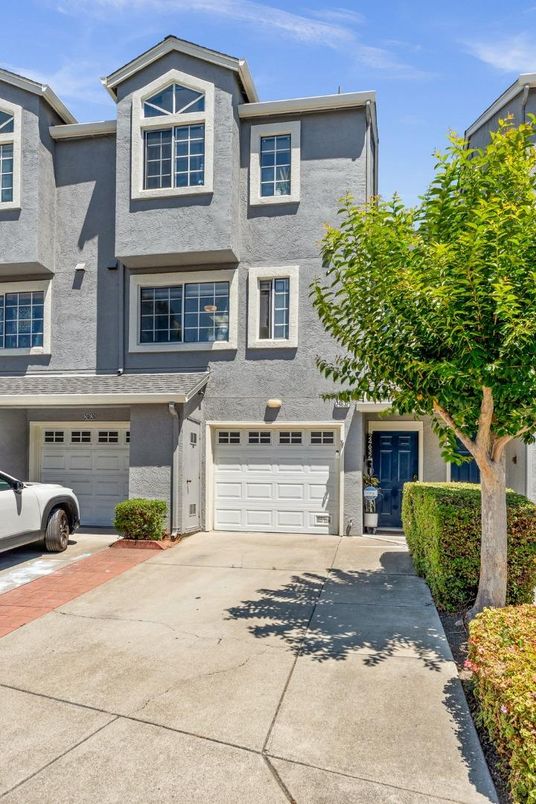 Attached, Exterior, Facade, Rowhouse