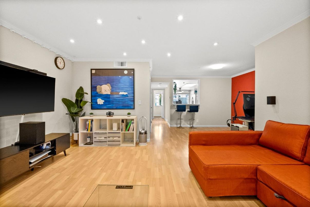 Interior, Living room, Recessed Lighting, Wood Texture Flooring