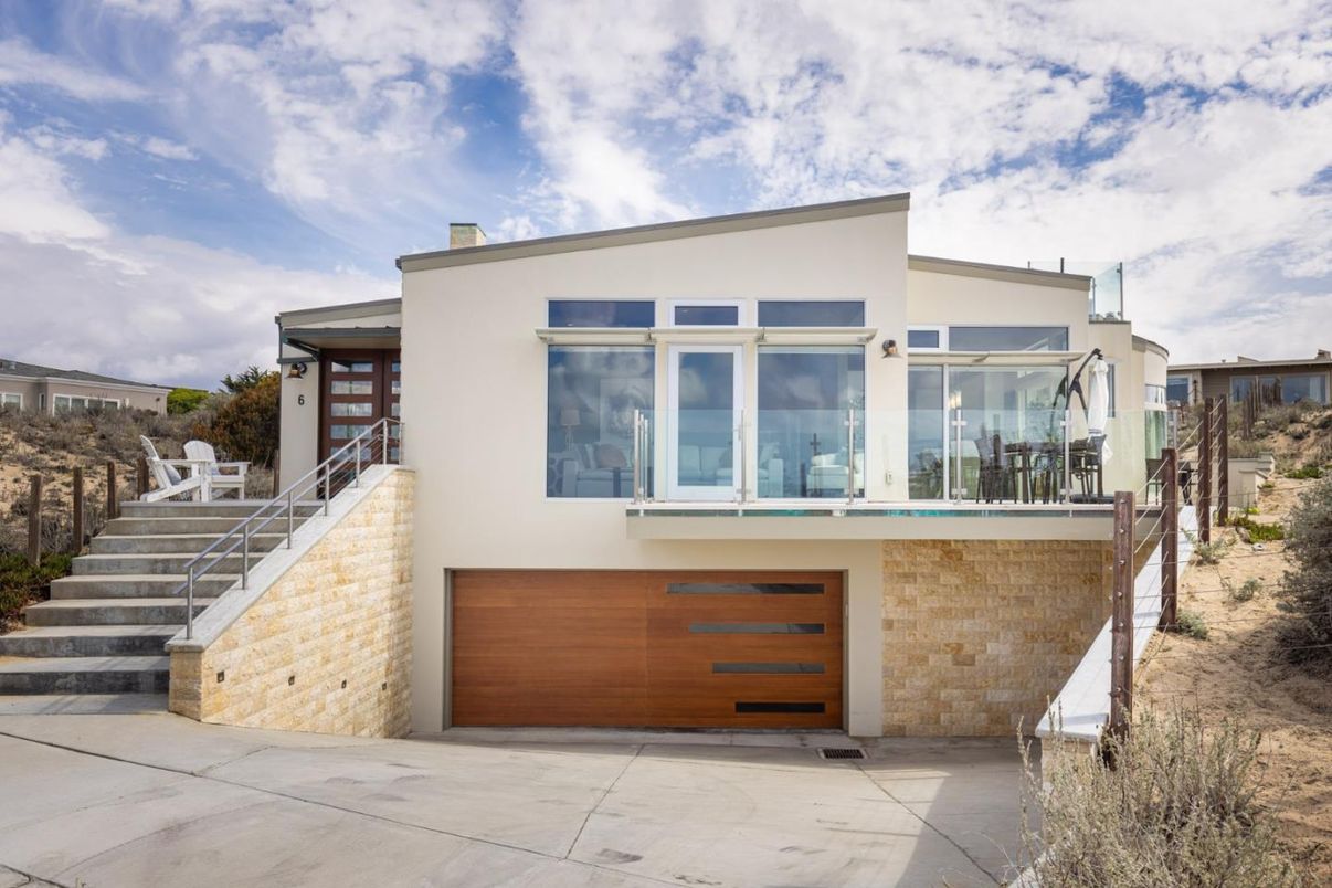 Attached, Exterior, Facade, Modern
