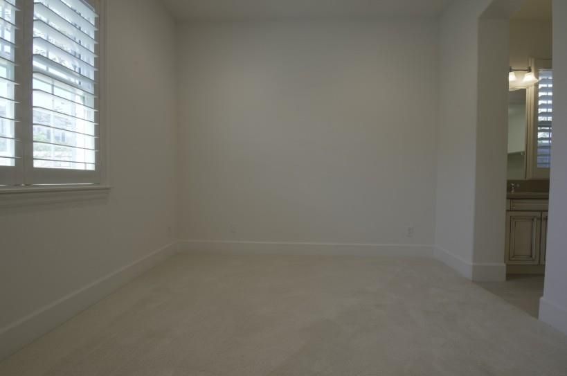 Empty room, Interior
