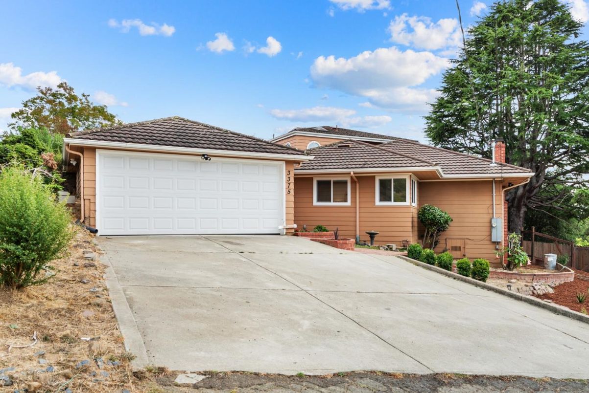 Attached, Detached Garage, Exterior, Facade, Ranch
