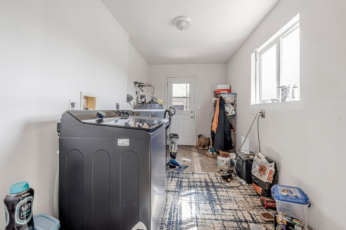 Interior, Washer