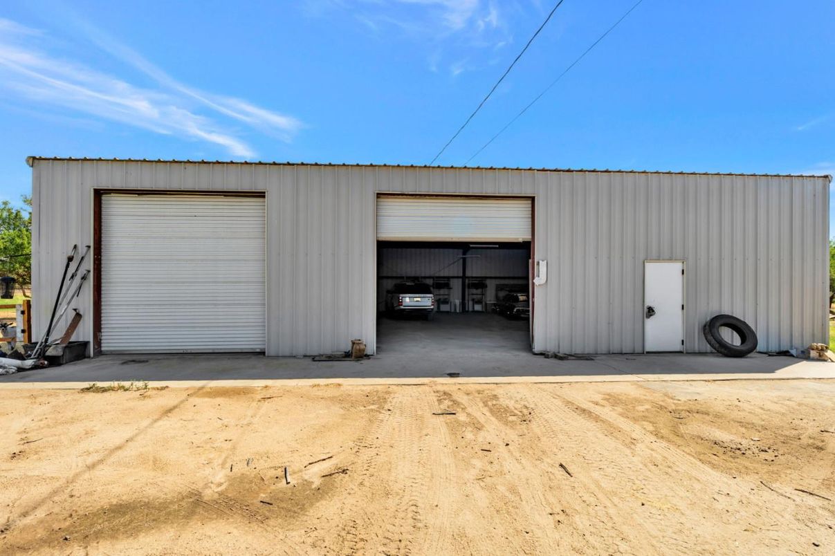Detached Garage, Exterior
