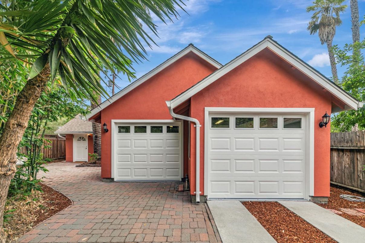 Detached Garage, Exterior