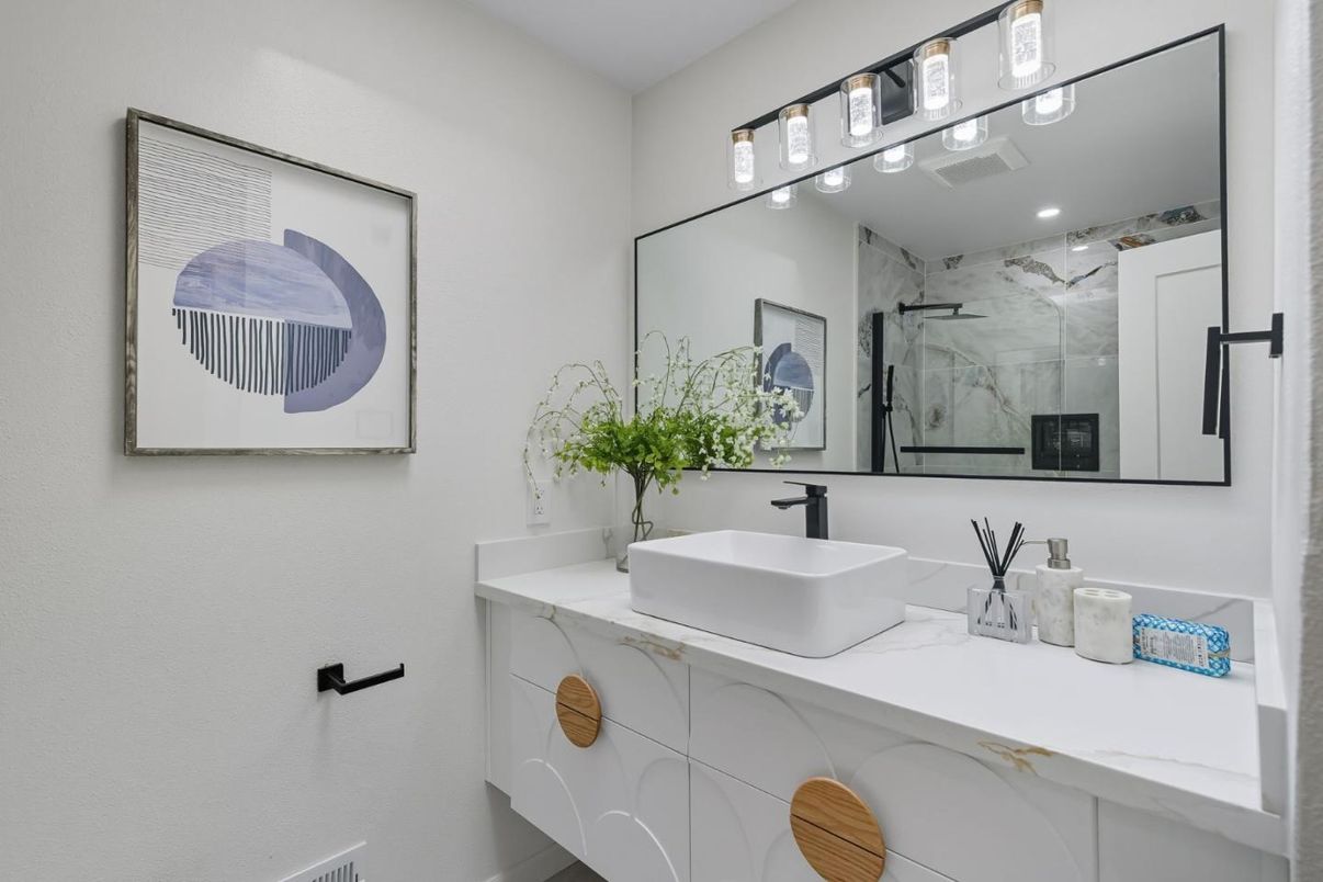 Bathroom, Interior, Marble Walls, Recessed Lighting
