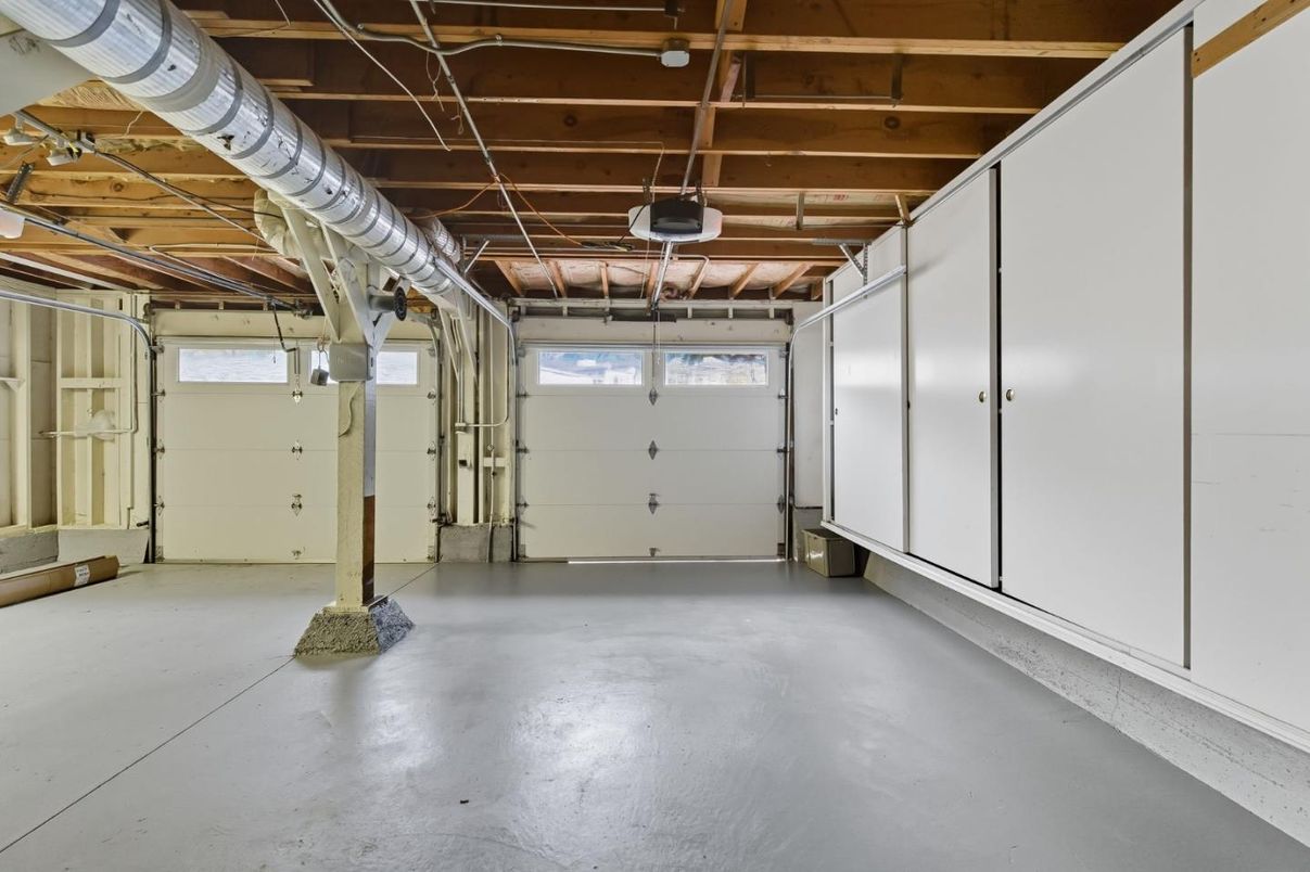 Garage, Interior, Wooden Beams