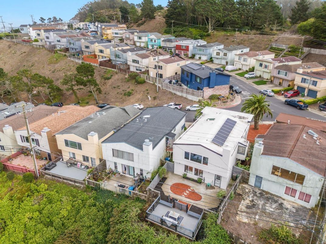 Exterior, Drone