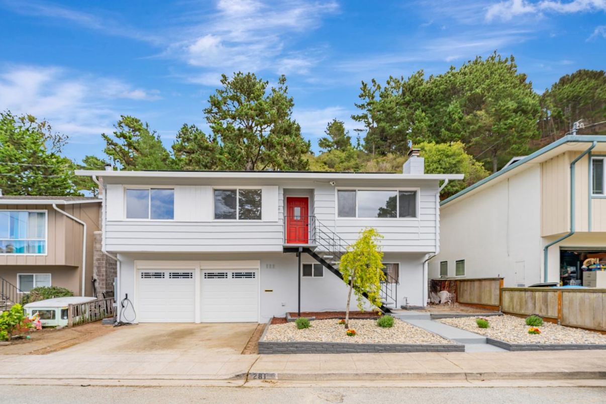 Attached, Exterior, Facade, Raised Ranch