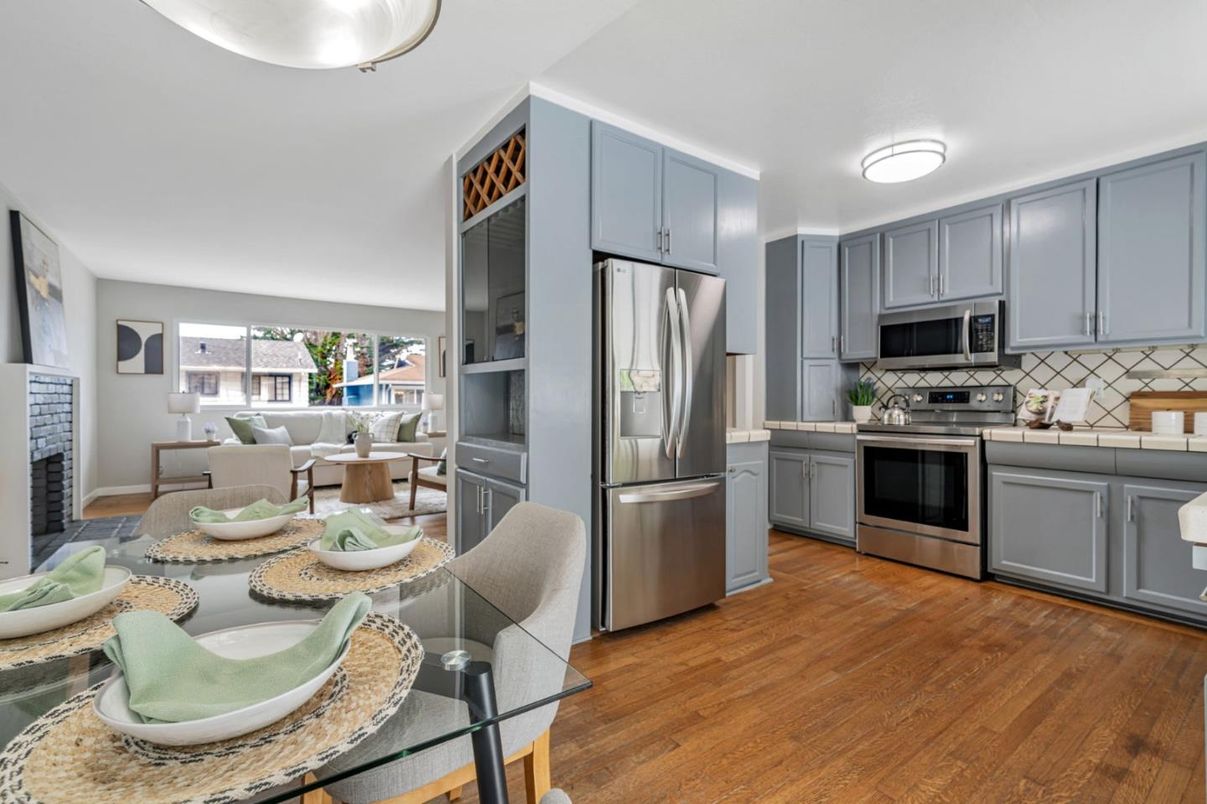 Dining room, Interior, Kitchen, Living room, Stainless Steel Appliances, Wood Texture Flooring