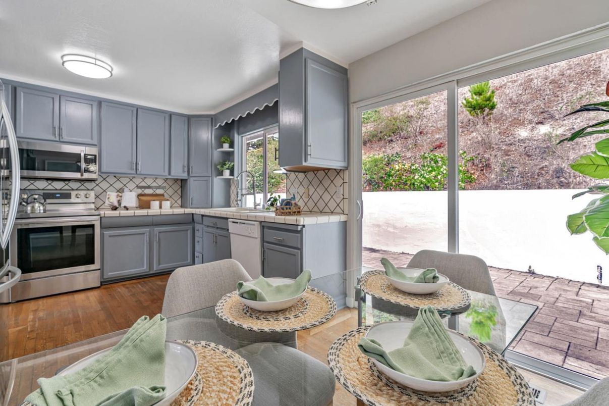 Dining room, Interior, Kitchen, Stainless Steel Appliances, Wood Texture Flooring
