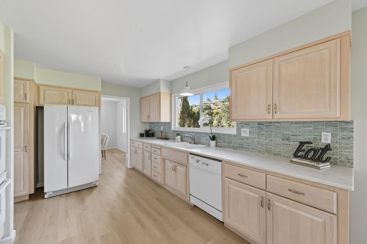 Interior, Kitchen, Pendant Lights, Wood Texture Flooring
