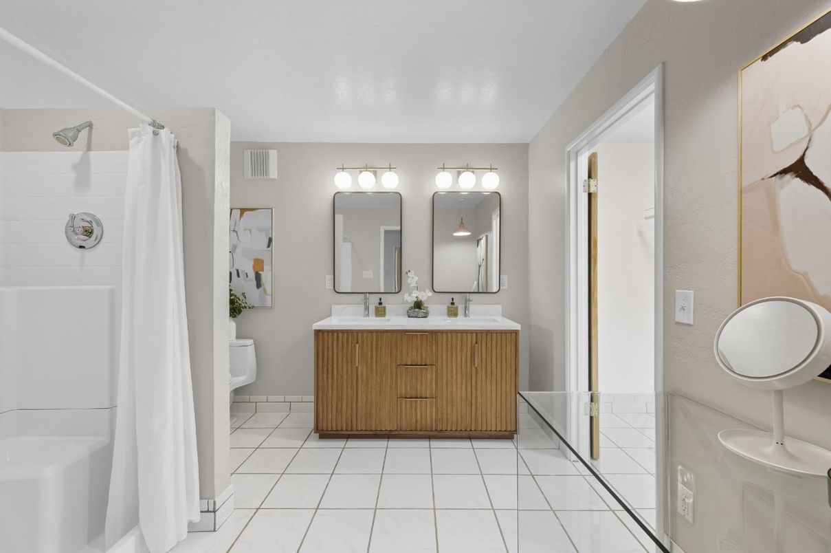 Bathroom, Dual Sink Vanities, Interior