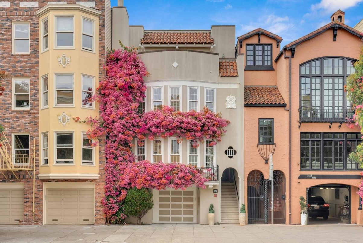 Attached, Exterior, Facade, Brick Facade, Rowhouse