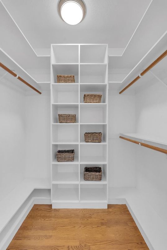 Interior, Walk-in Closets, Wood Texture Flooring