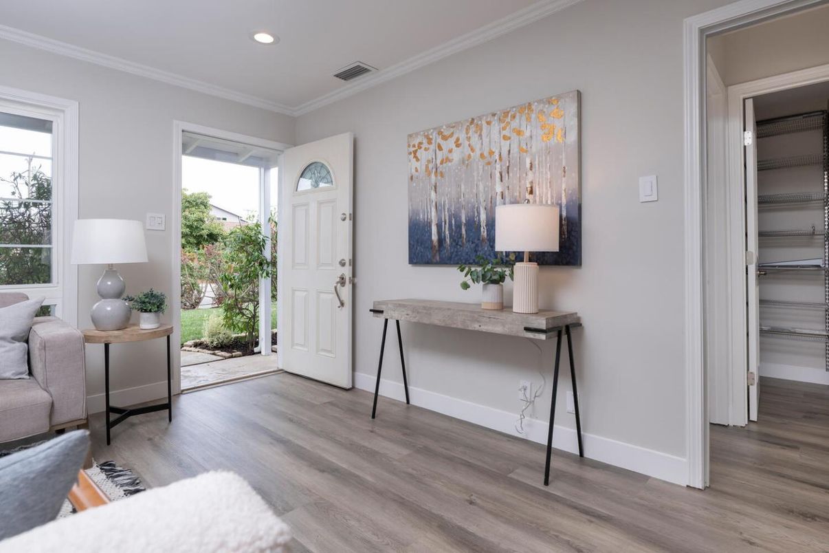 Interior, Recessed Lighting, Wood Texture Flooring