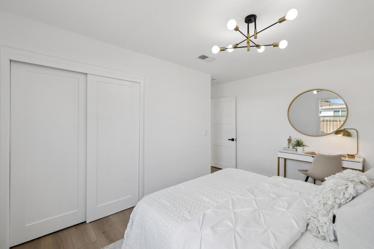 Bedroom, Interior, Pendant Lights, Wood Texture Flooring