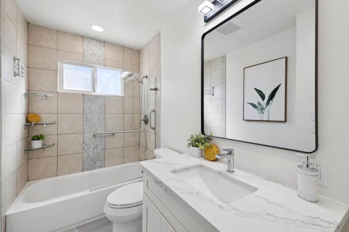 Bathroom, Interior, Recessed Lighting