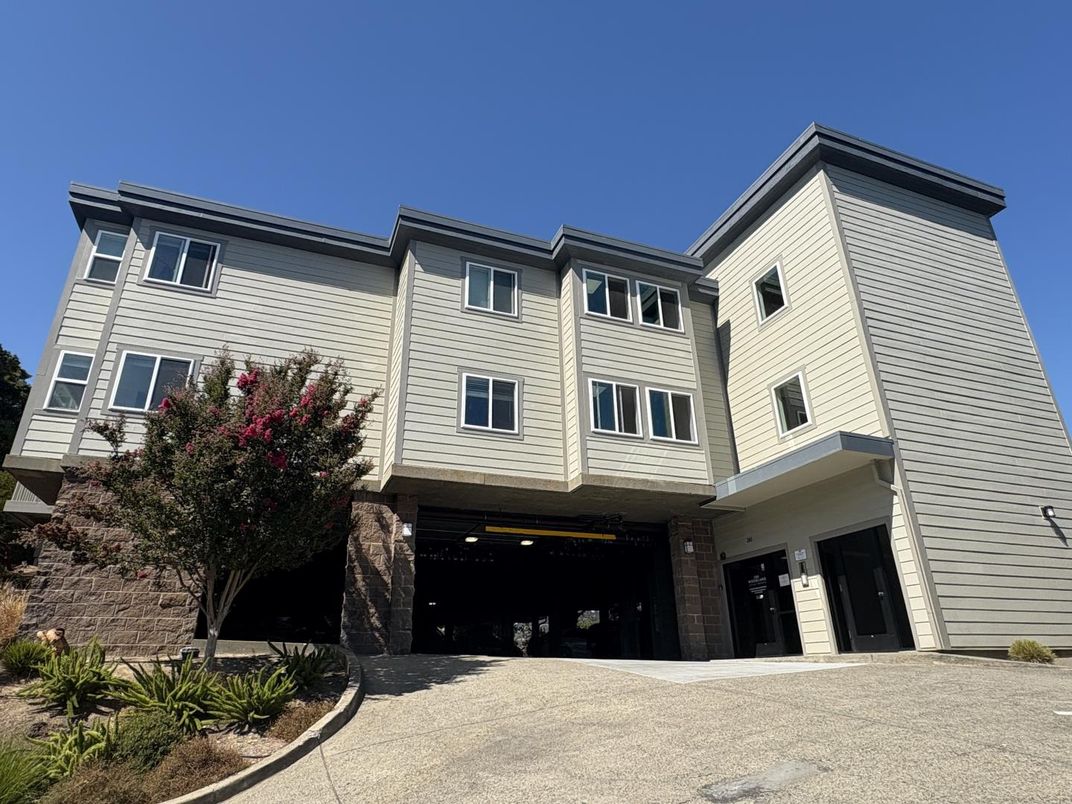 Attached, Exterior, Facade, Rowhouse