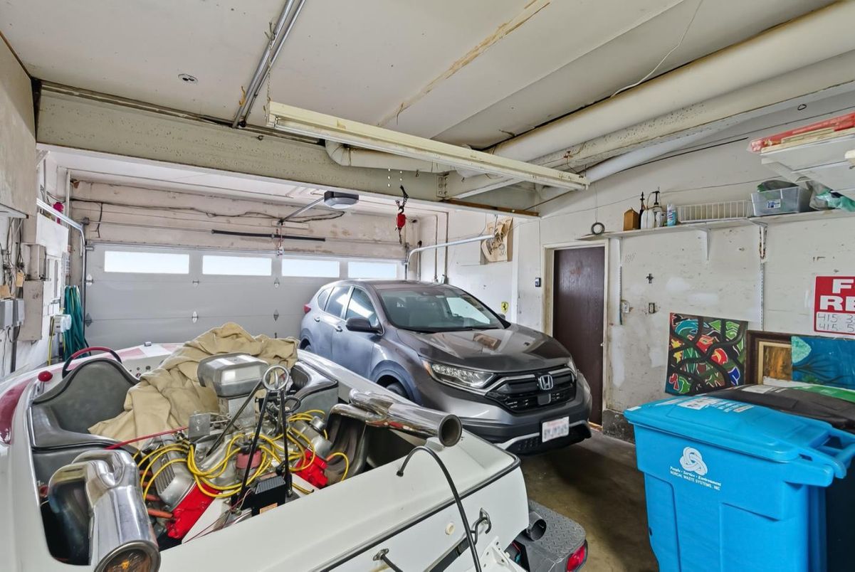 Garage, Interior