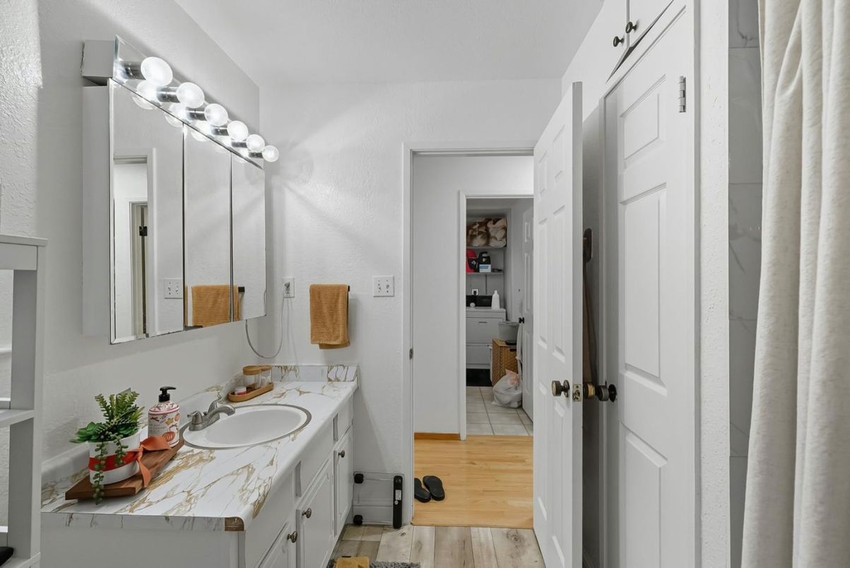Bathroom, Dual Sink Vanities, Interior, Wood Texture Flooring