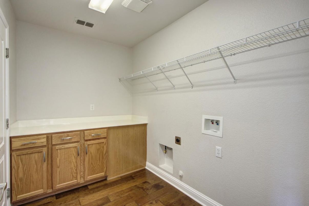 Interior, Walk-in Closets, Wood Texture Flooring