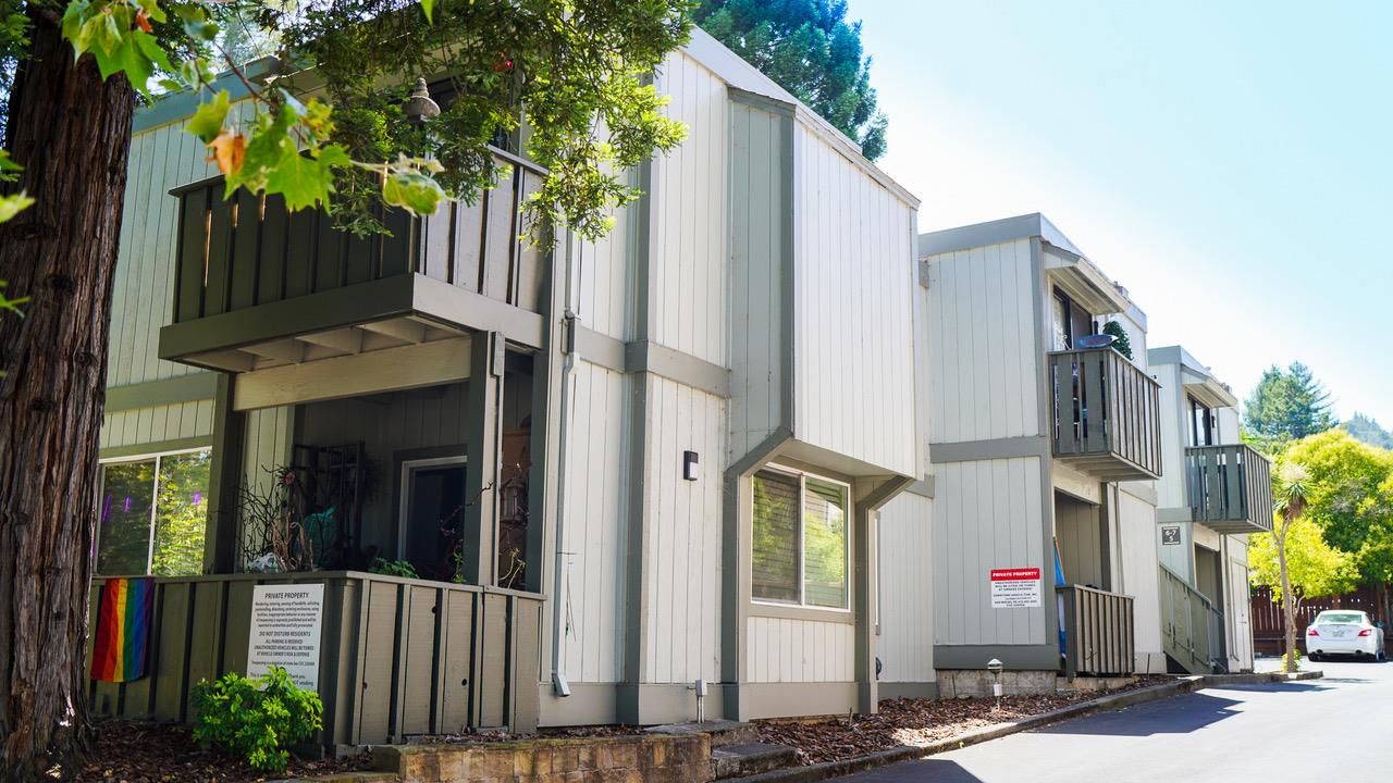 Exterior, Facade, Modern