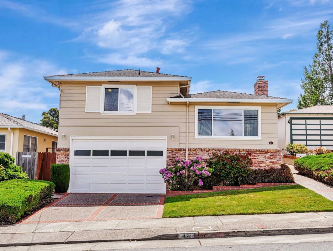 Attached, Exterior, Facade, Split Level