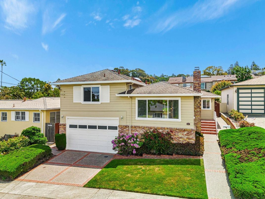 Attached, Exterior, Facade, Split Level