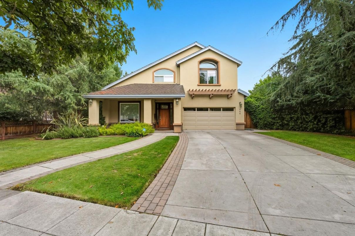 Attached, Backyard, Exterior, Facade, Mediterranean