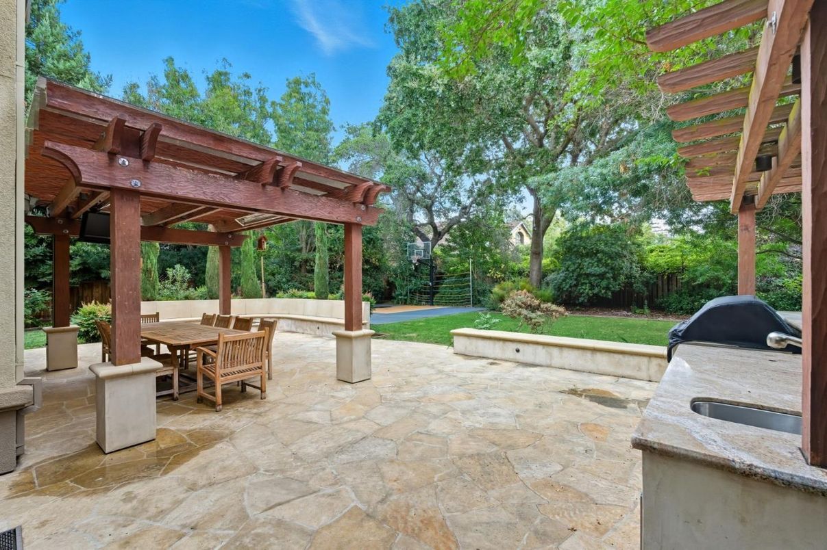 Exterior, Outdoor Kitchen