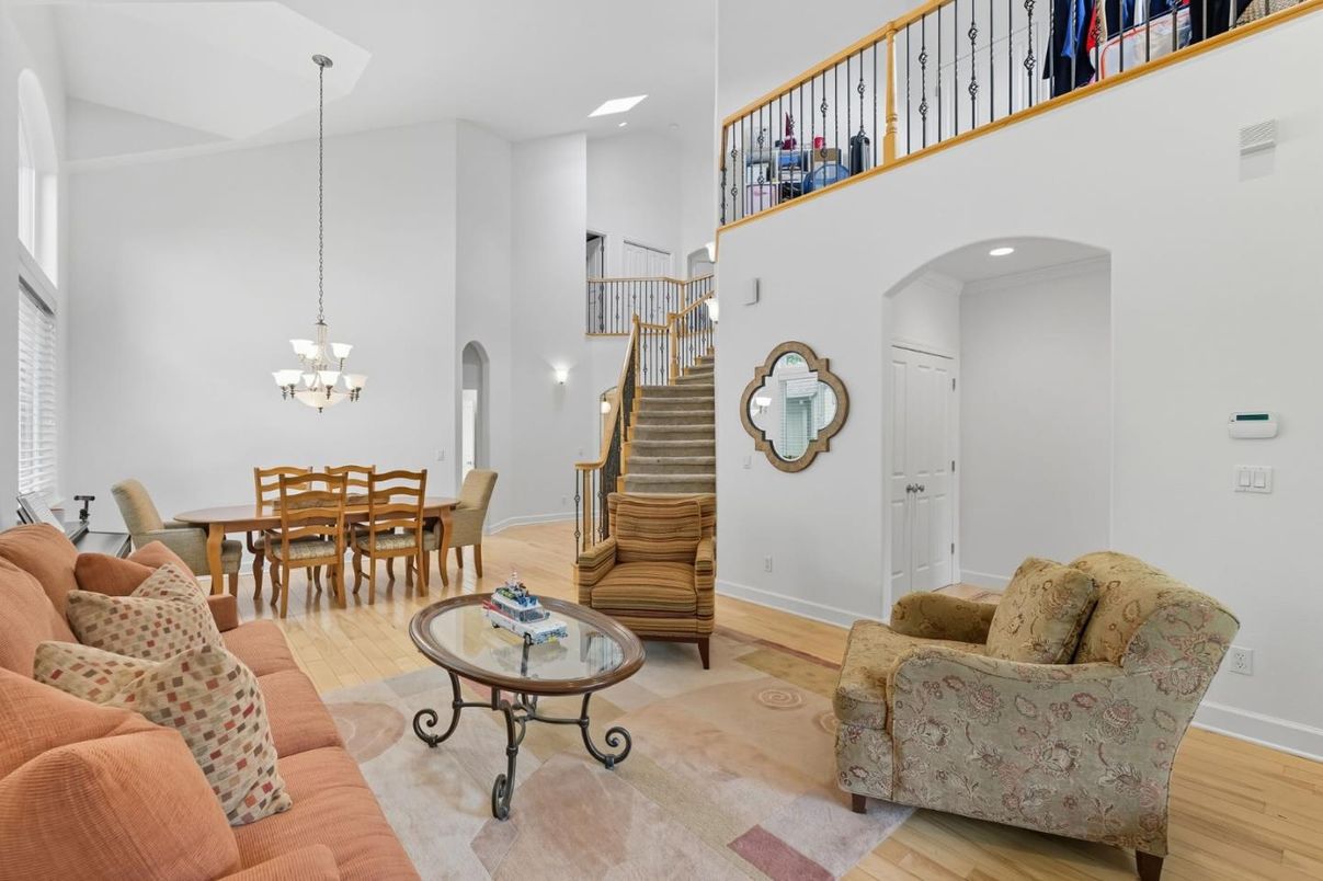 Chandelier, Dining room, Interior, Living room, Recessed Lighting, Wood Texture Flooring
