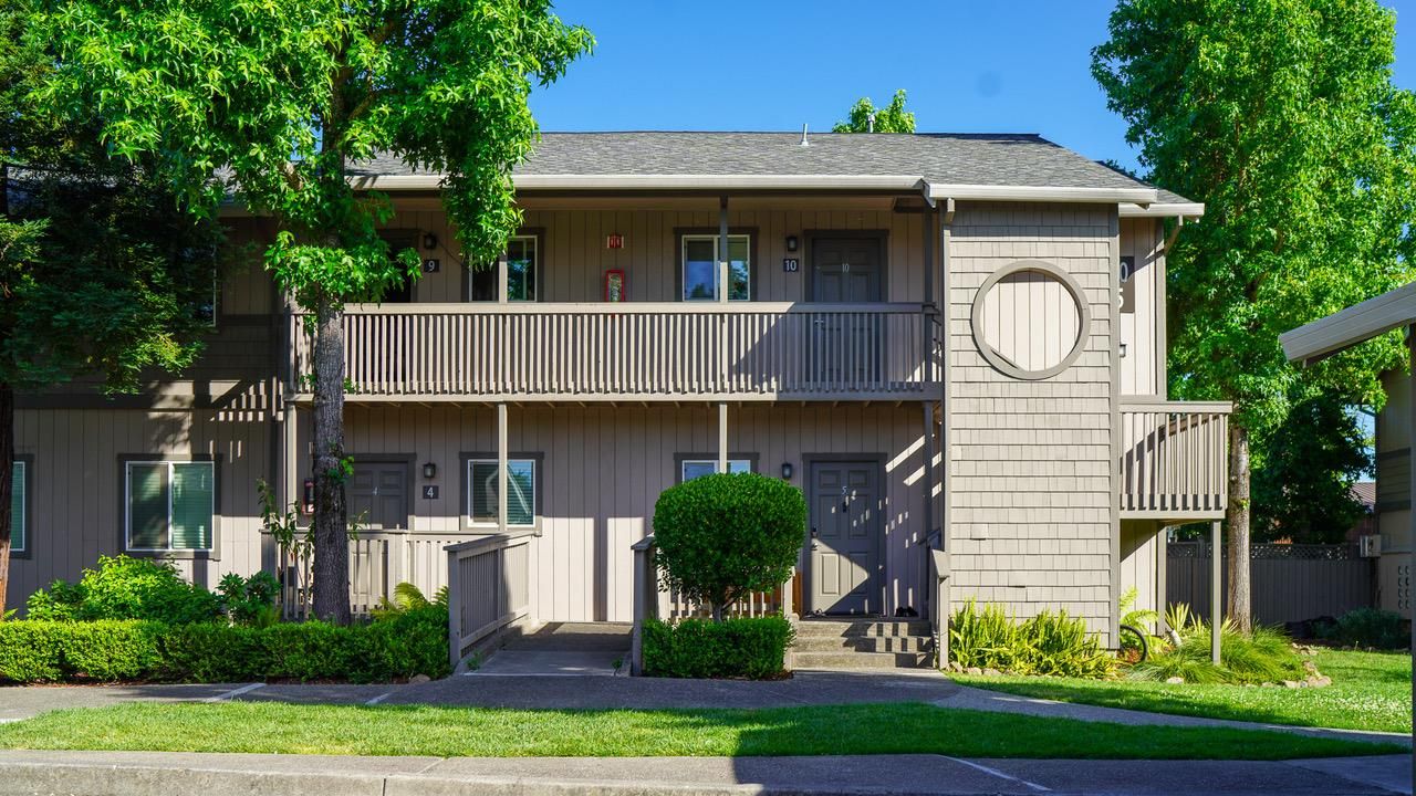 Exterior, Facade, French Provincial