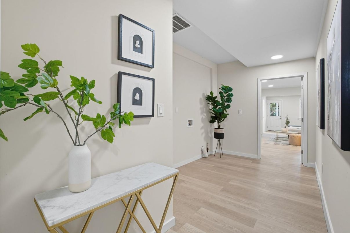 Interior, Recessed Lighting, Wood Texture Flooring