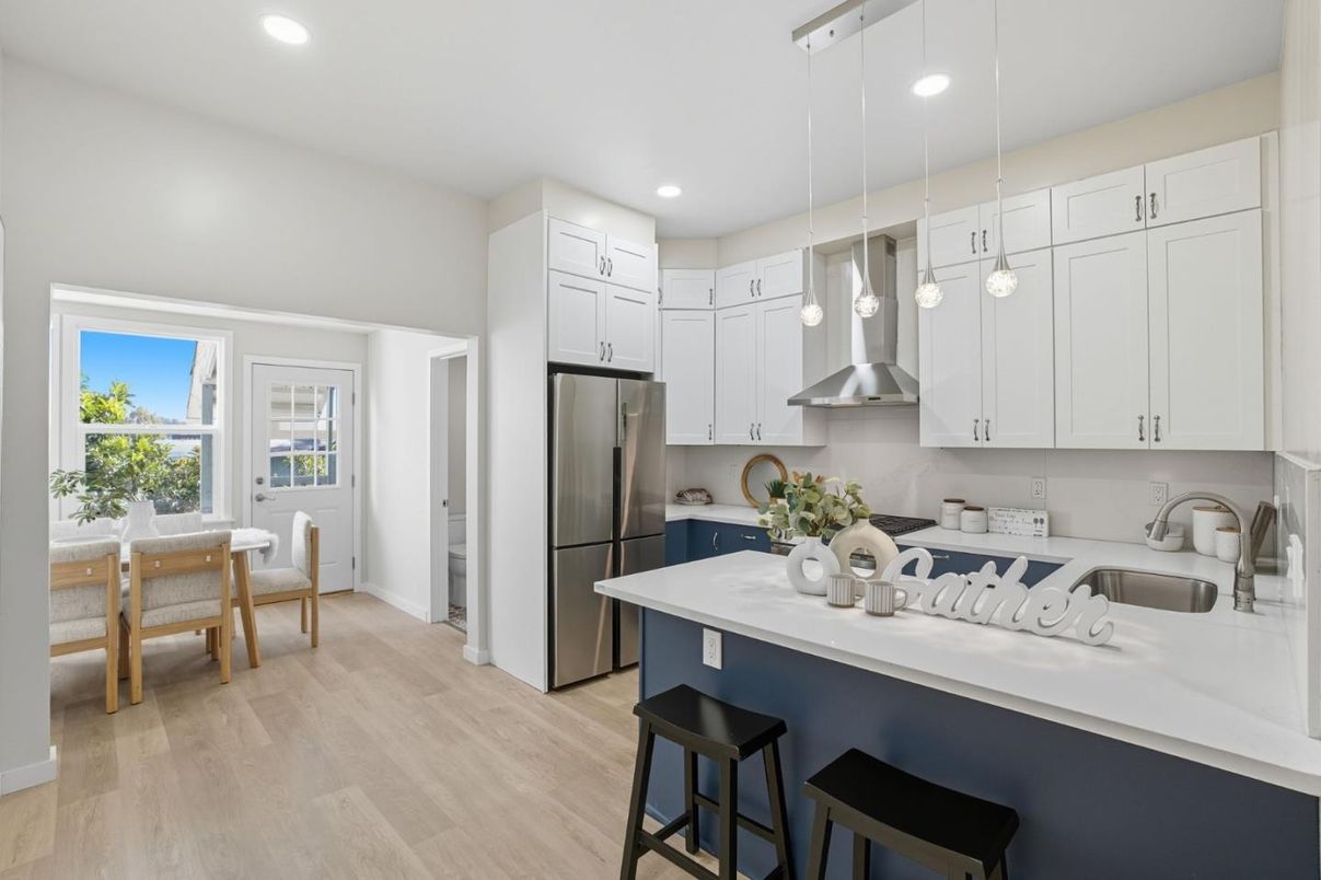 Dining room, Interior, Kitchen, Pendant Lights, Recessed Lighting, Stainless Steel Appliances, Wood Texture Flooring