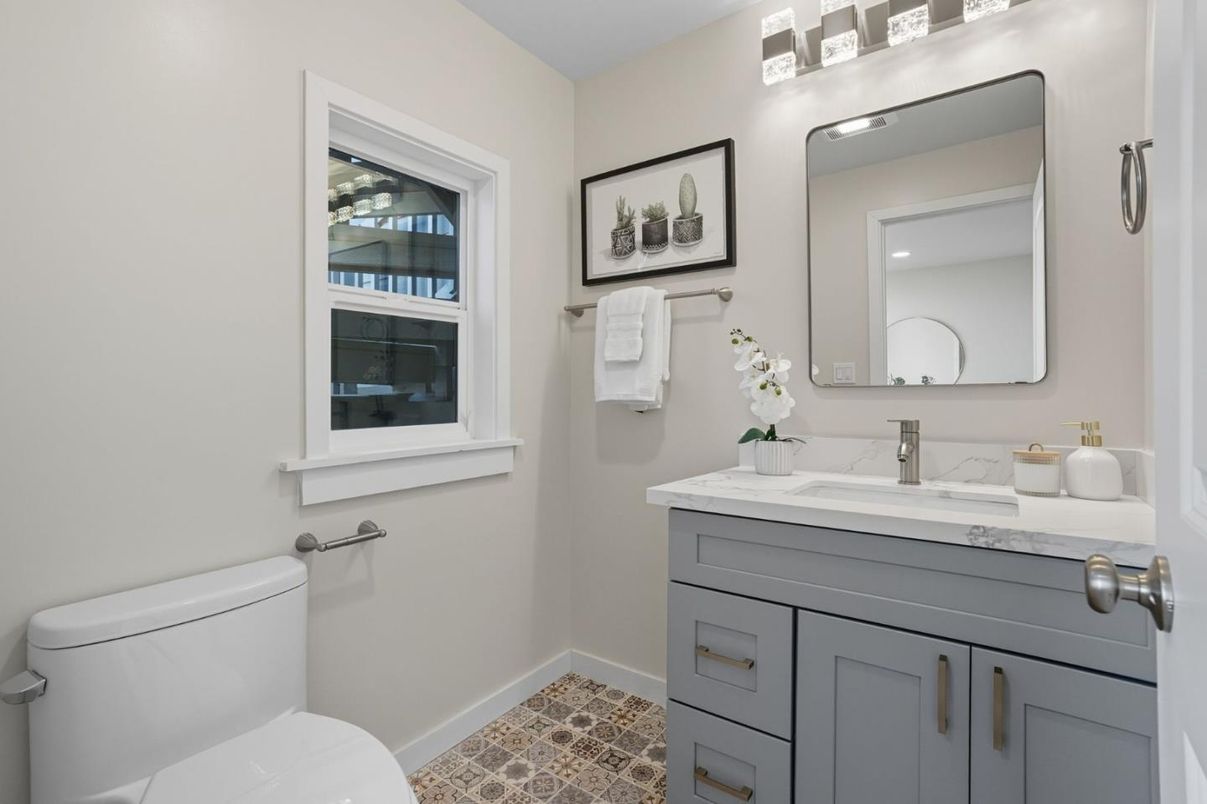 Bathroom, Dual Sink Vanities, Interior