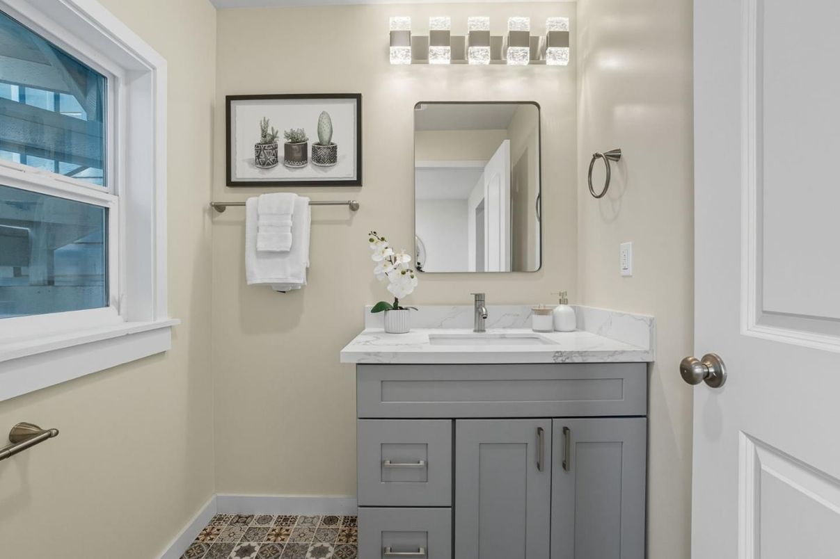 Bathroom, Dual Sink Vanities, Interior
