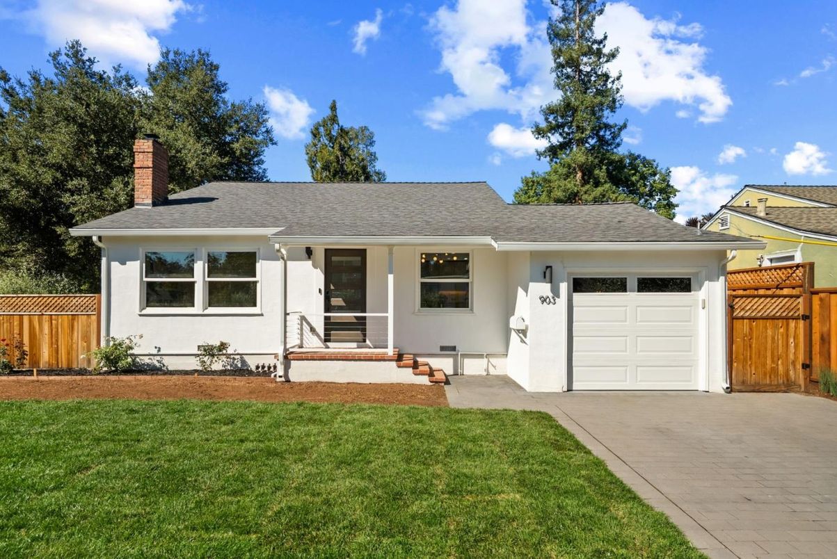 Attached, Exterior, Facade, Ranch