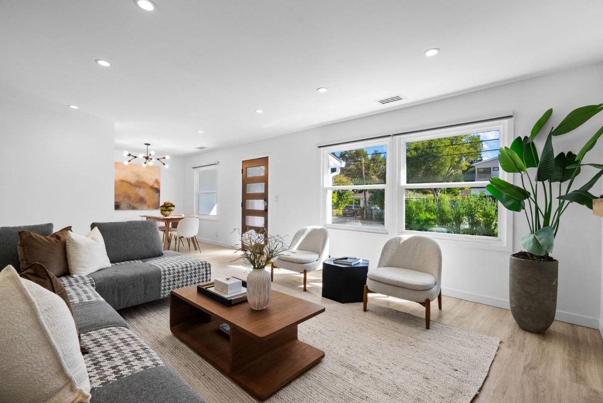 Dining room, Interior, Living room, Recessed Lighting, Wood Texture Flooring