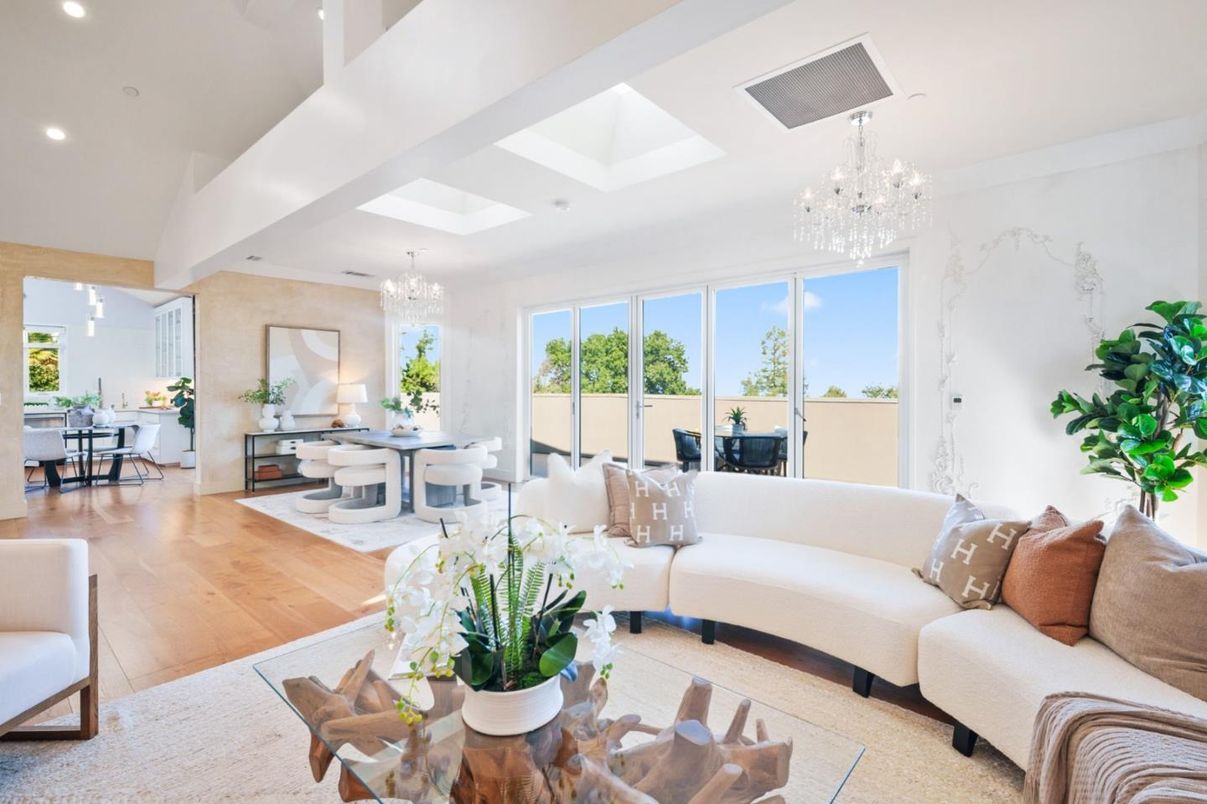 Chandelier, Dining room, Interior, Living room, Recessed Lighting, Wood Texture Flooring