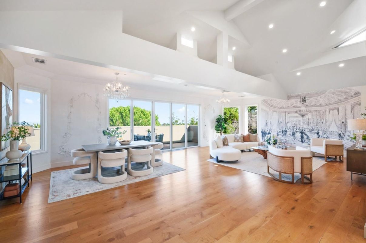 Chandelier, Dining room, Interior, Living room, Recessed Lighting, Wood Texture Flooring