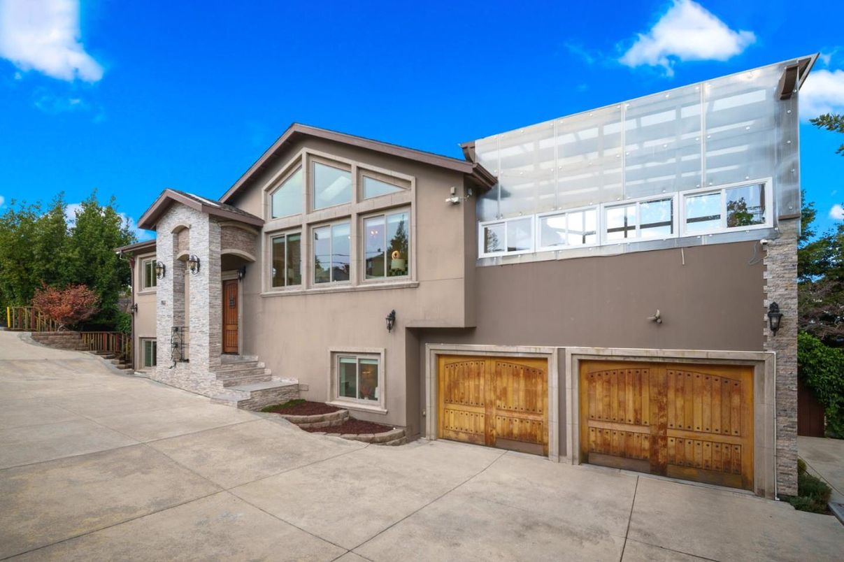Attached, Exterior, Facade, Modern