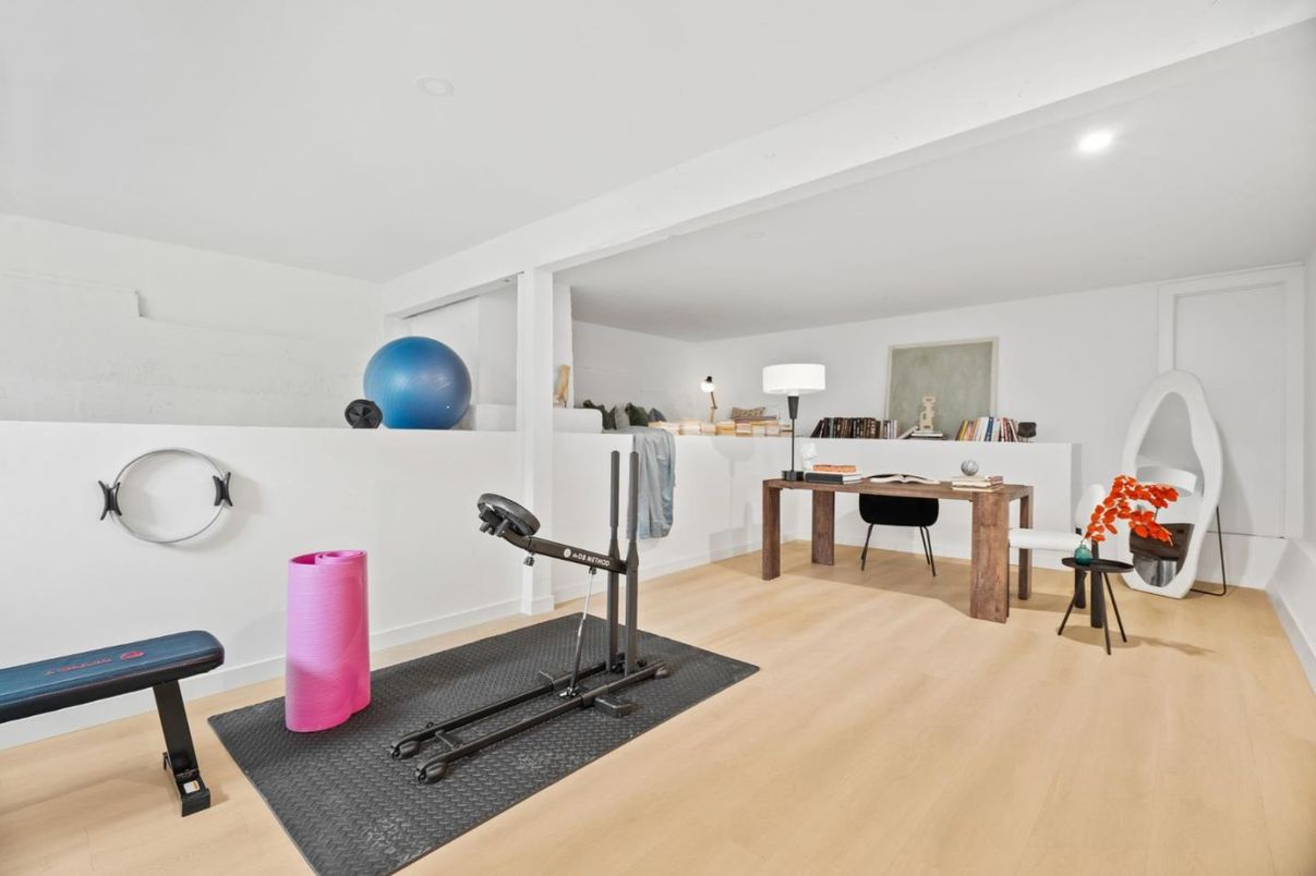 Fitness Equipment, Interior, Recessed Lighting, Wood Texture Flooring