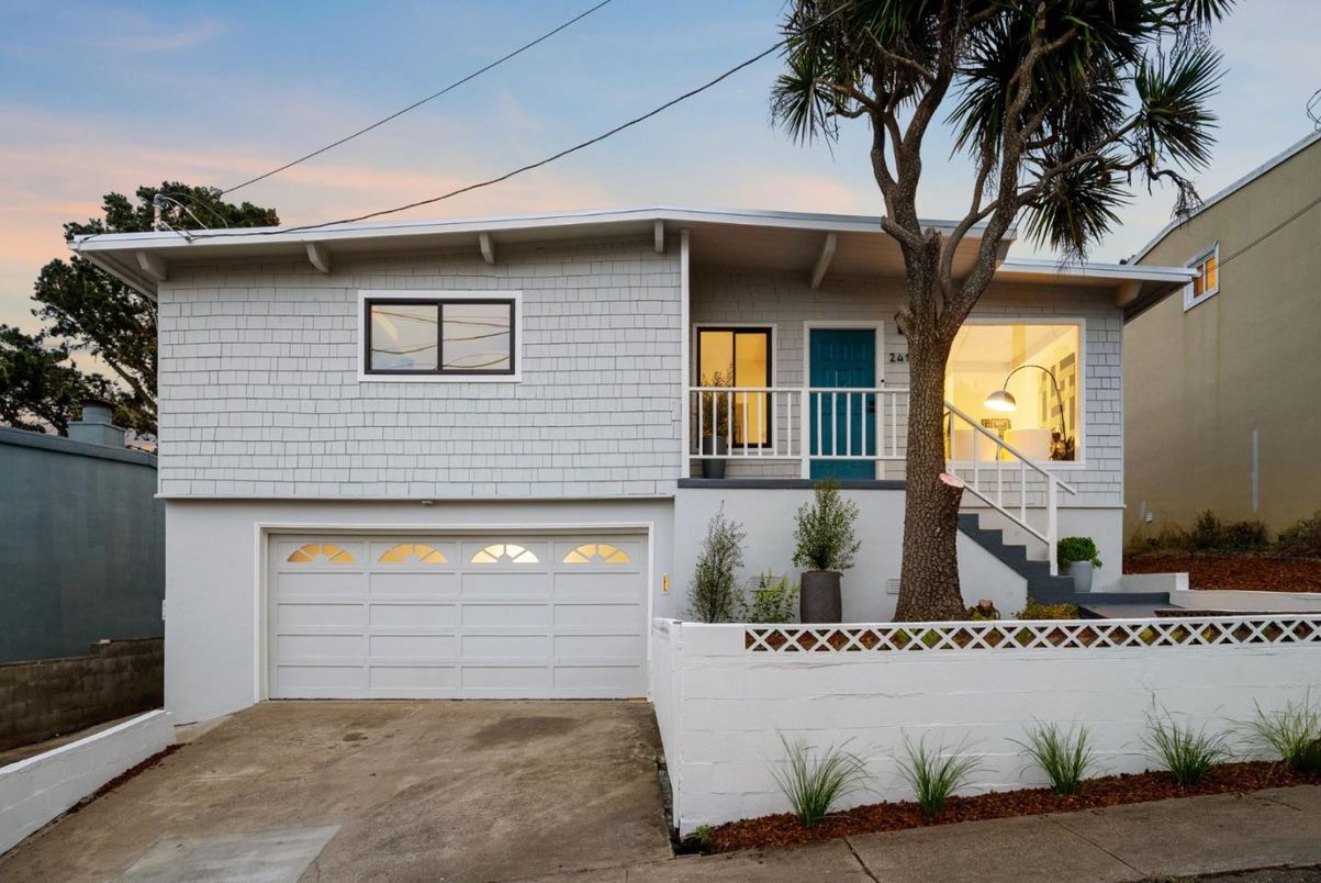 Attached, Exterior, Facade, Modern