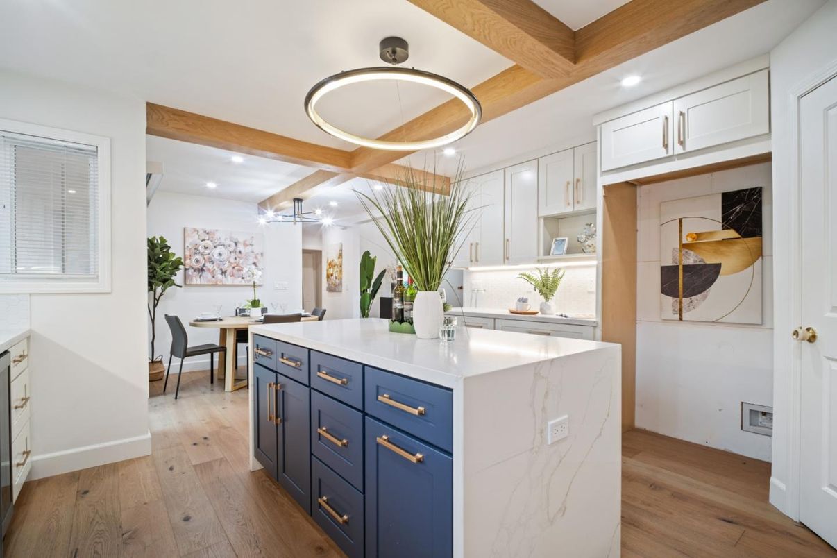 Dining room, Interior, Kitchen, Pendant Lights, Recessed Lighting, Wooden Beams, Wood Texture Flooring