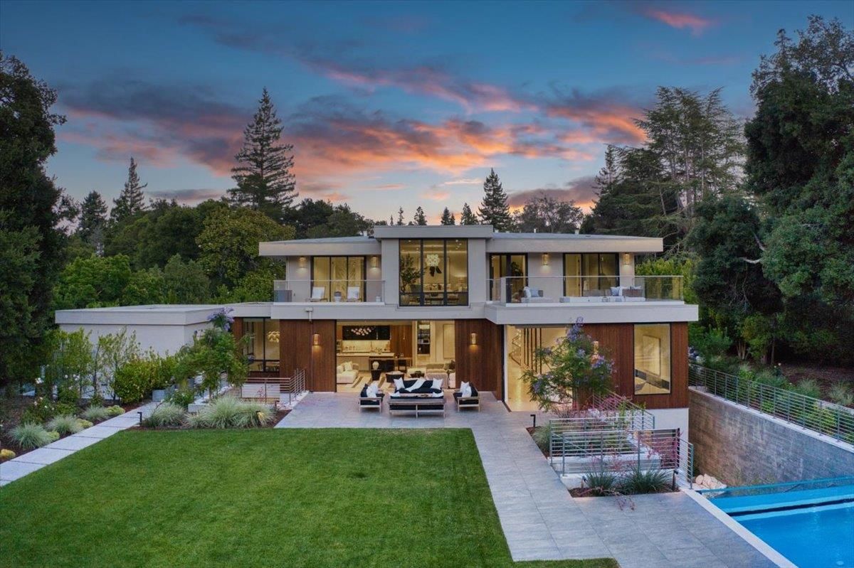 Backyard, Exterior, Facade, Pool, Modern