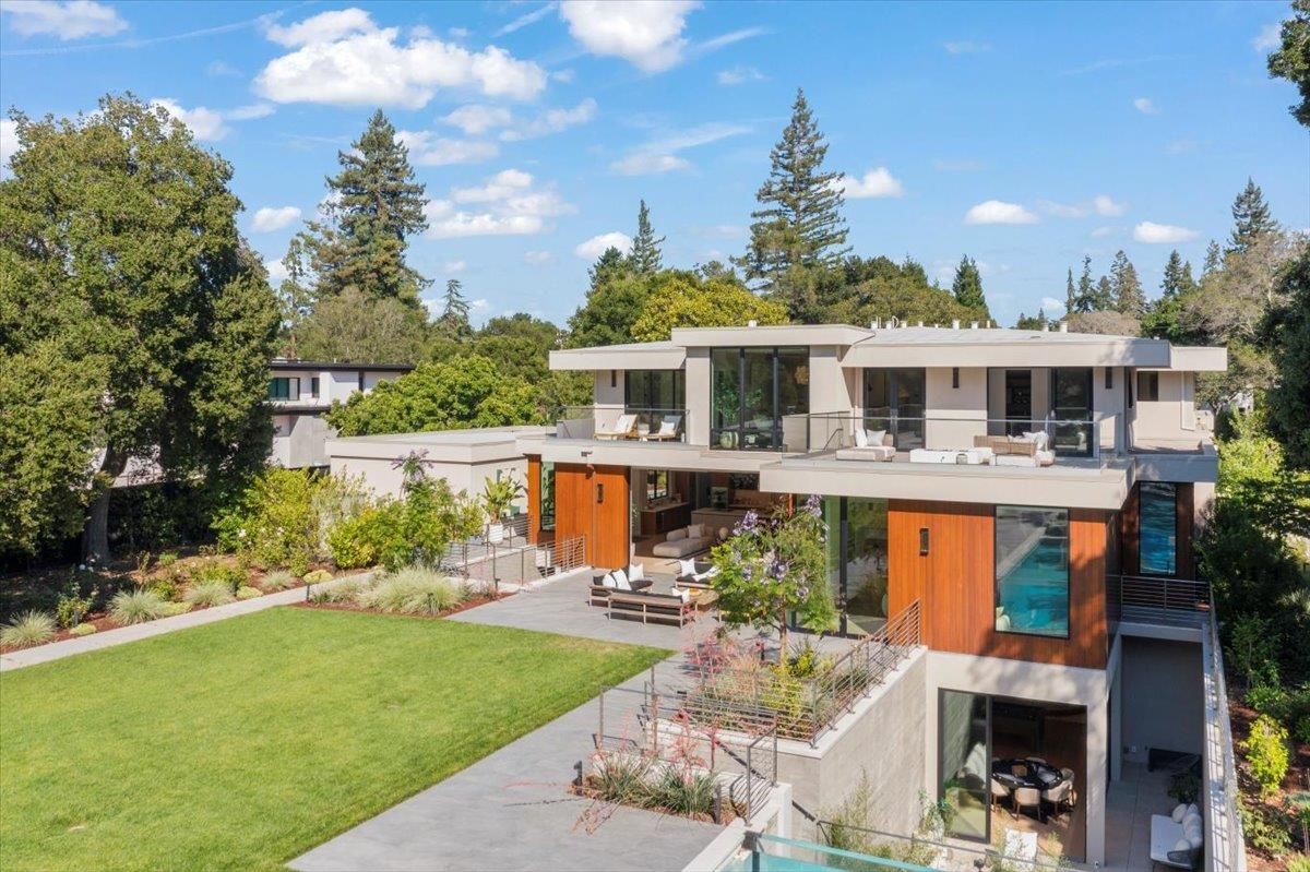 Backyard, Exterior, Facade, Hot Tub, Modern