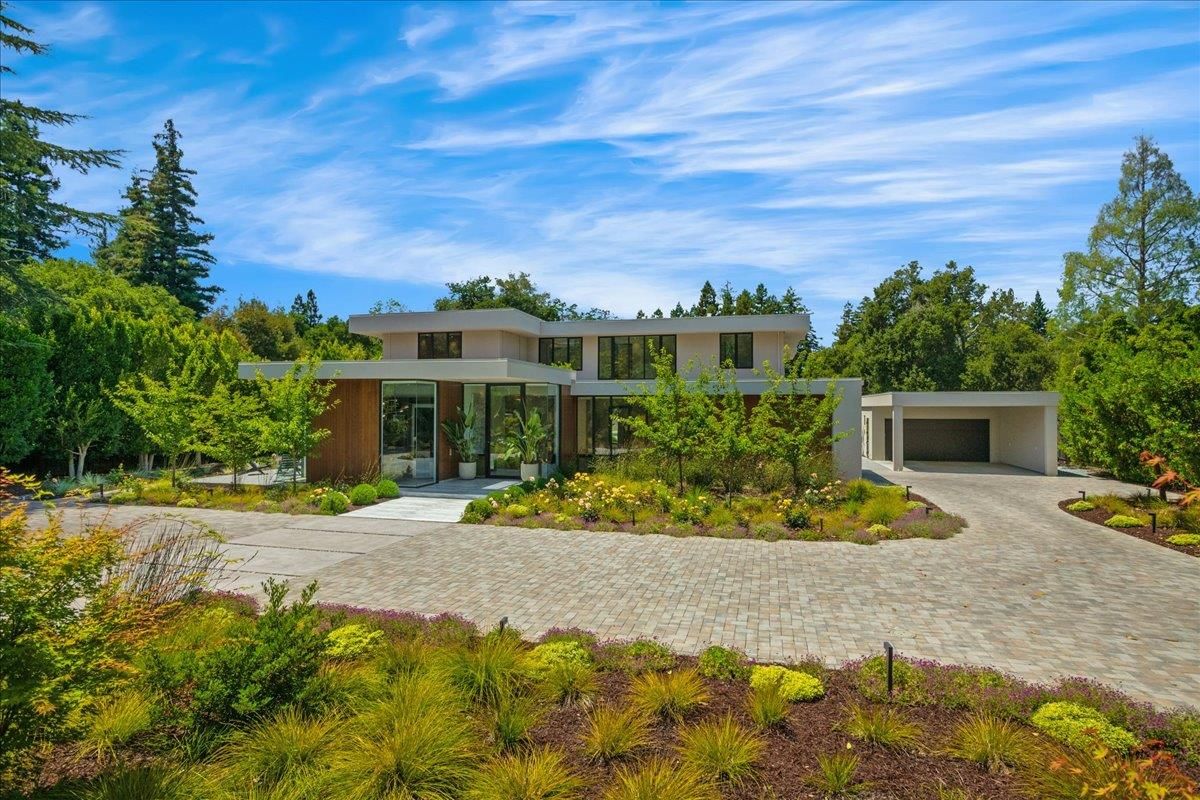 Attached, Backyard, Exterior, Facade, Modern